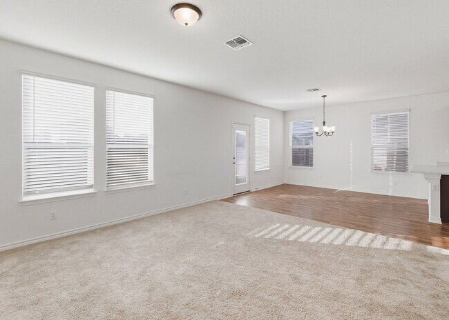 Building Photo - This spacious 4-bed/3-bath two-story rental is a gem waiting for you!