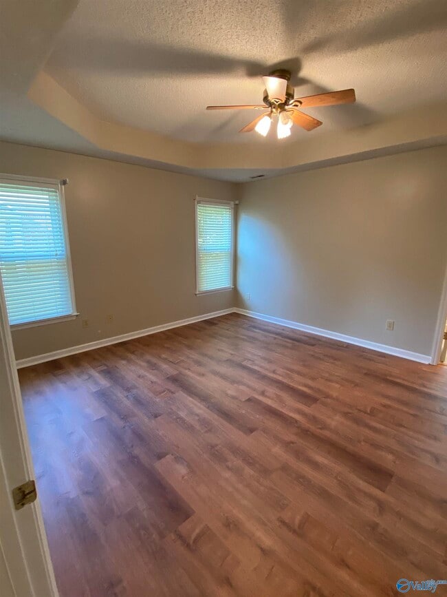 Building Photo - 105 N Rock Hampton Dr