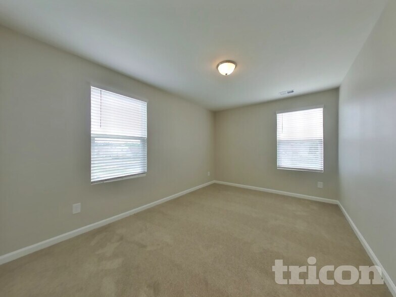 Building Photo - 129 Verona Dr NW
