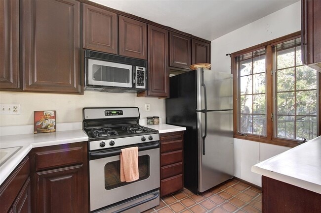 Building Photo - Prime La Jolla Location – Pool, Tennis & Village Living at Your Doorstep