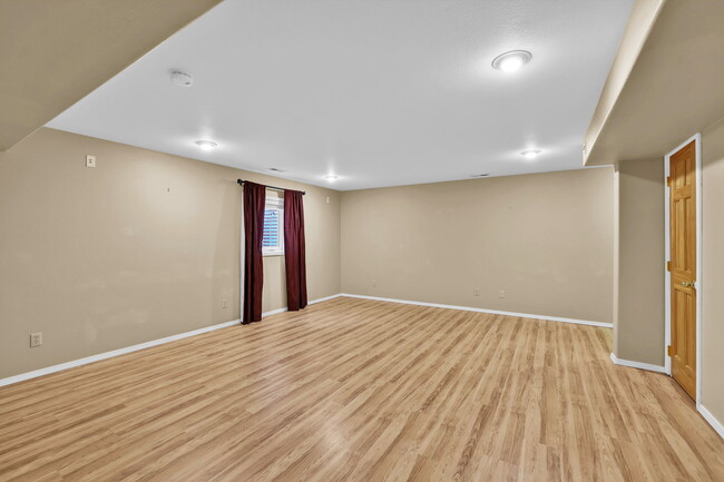 Building Photo - 6674 Chantilly Pl