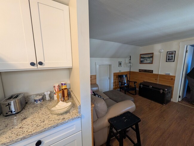 Building Photo - 73 Highland St