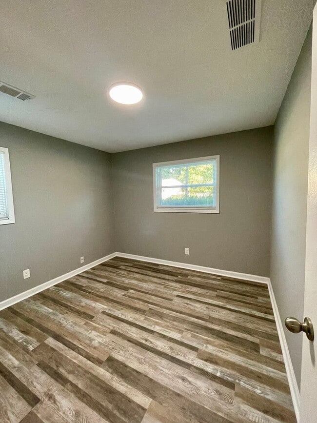 Building Photo - Beautifully remodeled home in Riverdale wi...