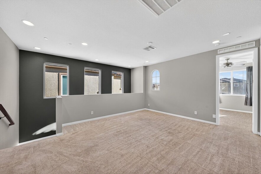 Building Photo - 8909 Wallner St