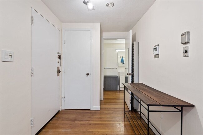 Building Photo - 260 Beacon St