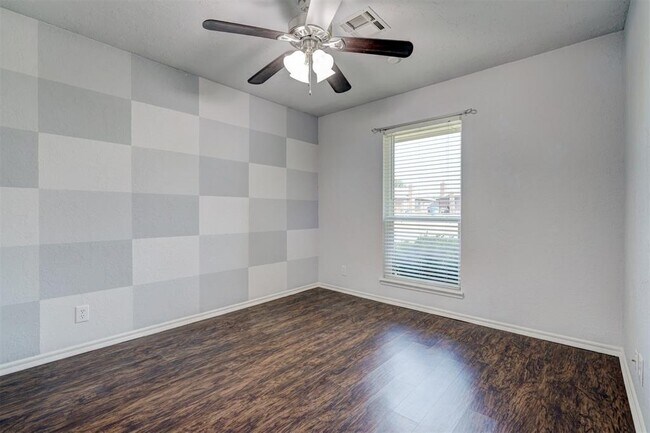 Building Photo - 1019 Dustin Dr