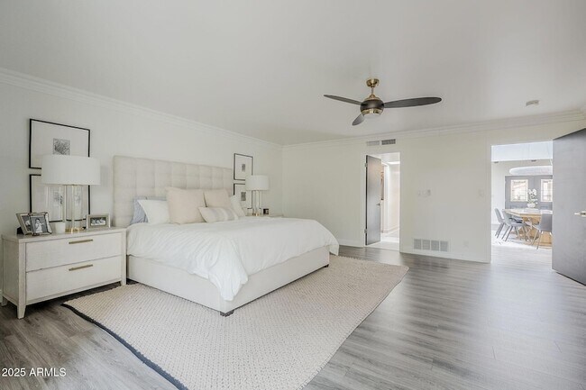 Building Photo - 7322 E Sierra Vista Dr