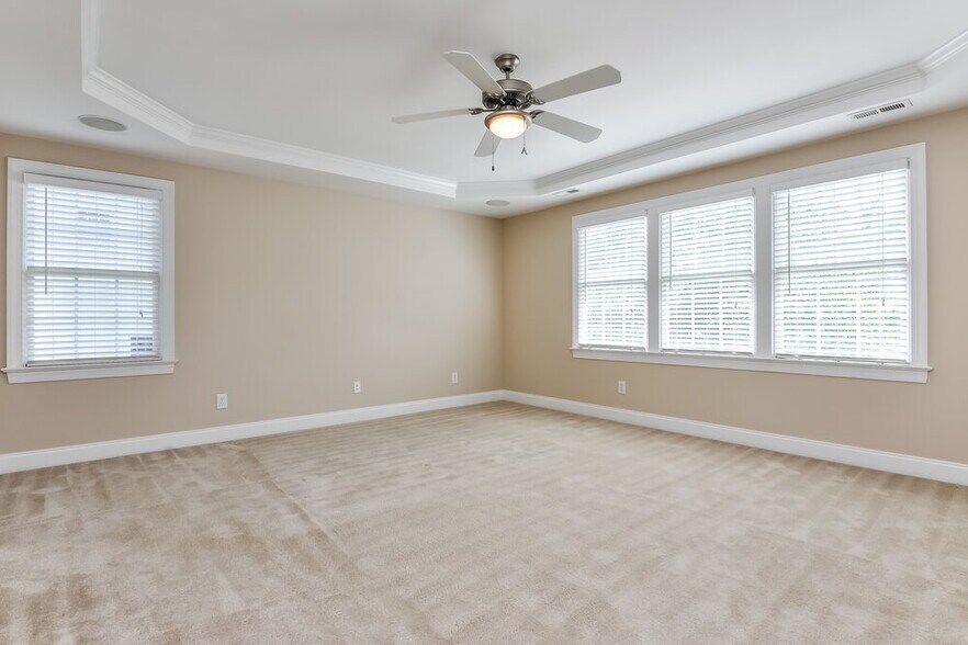 Building Photo - 420 Longbourn Dr