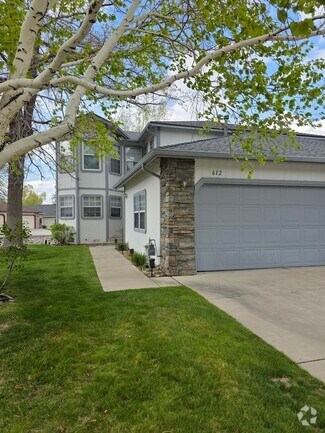 Building Photo - Townhouse Available - Cats OK