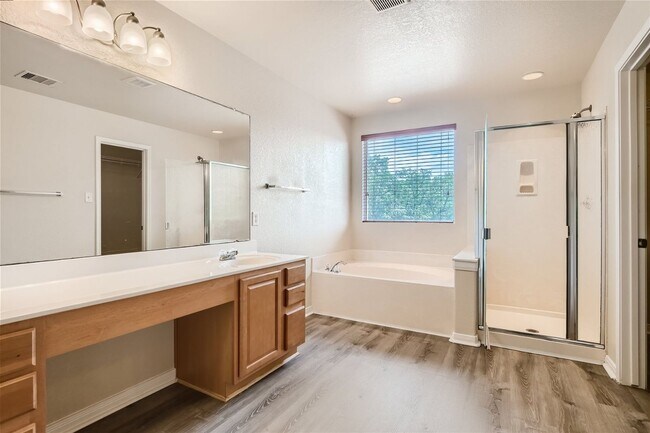 Building Photo - Over 3300 Square Feet