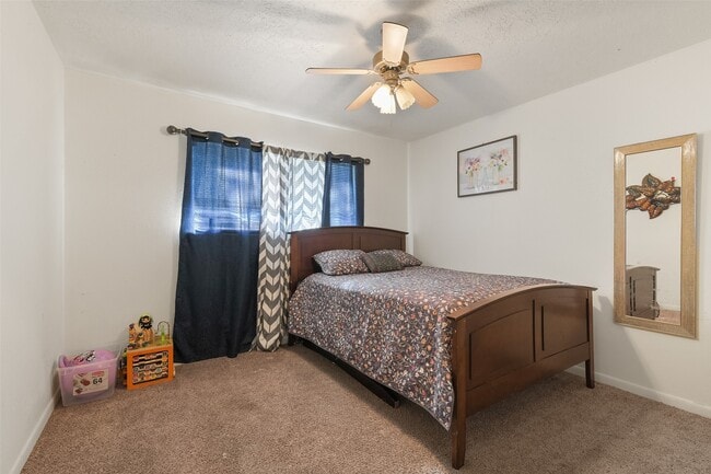 Building Photo - 217 Lazy Ln