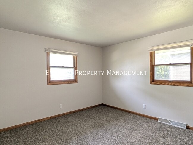 Building Photo - 570 N Mulford Rd