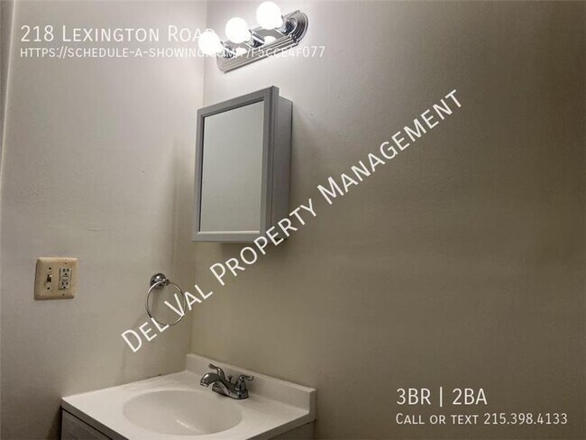 Building Photo - 218 Lexington Rd