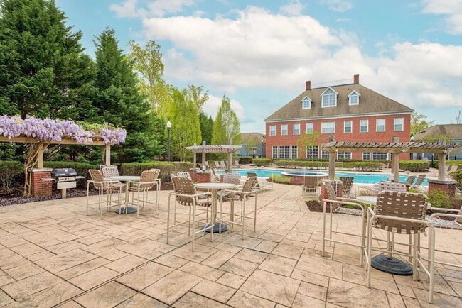 Building Photo - Beautiful Spacious Condo in Midlothian ready for move in!