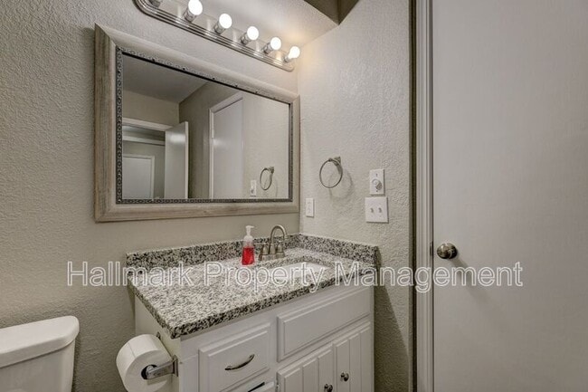 Building Photo - 816 N Briarcliff Dr