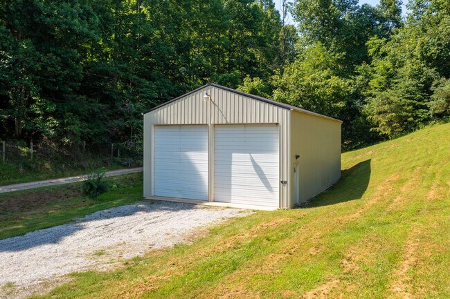 Building Photo - 3 br/ 2 bath home, private setting with garage/workshop