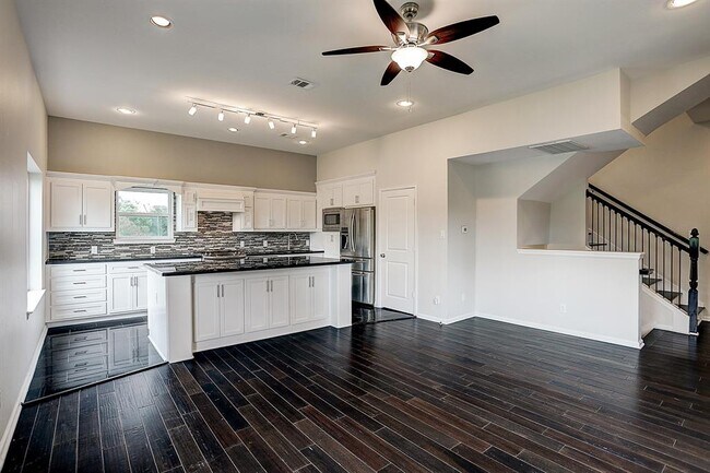 Building Photo - 2613 Waugh Dr