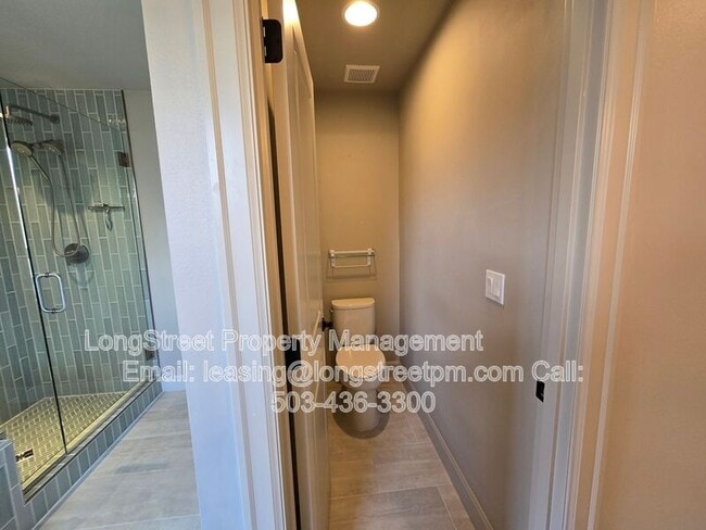 Building Photo - 3338 SE Summerfield Dr