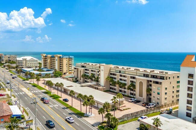 Building Photo - 995 N Hwy A1A