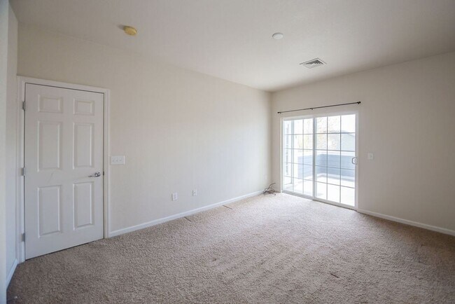 Building Photo - 2421 Owens Ave