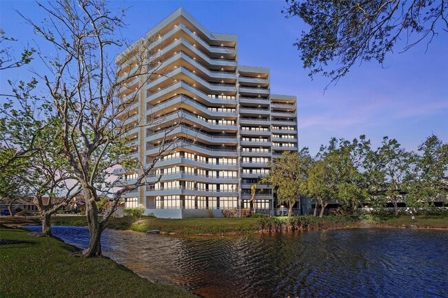 Primary Photo - 5950 Pelican Bay Plaza S