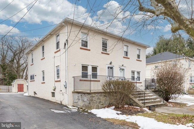 Building Photo - 547 Northbrook Rd