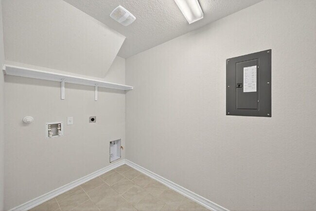 Building Photo - 9931 Bratten Rise