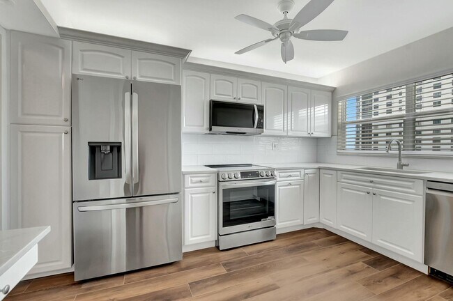 Building Photo - 3300 S Ocean Blvd