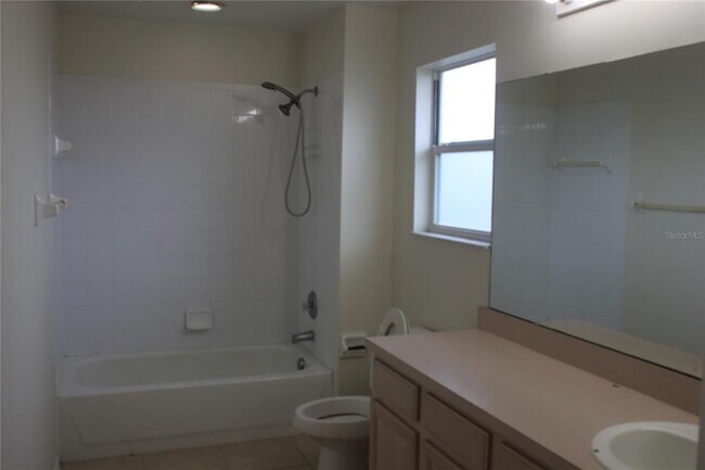 Building Photo - 215 Owenshire Cir