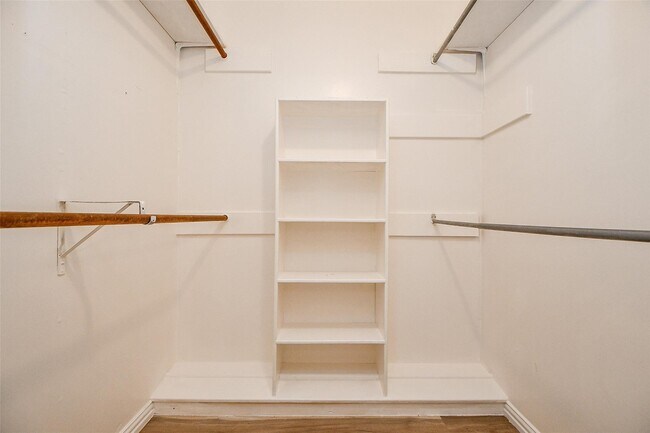 Building Photo - 162 Bluebonnet St