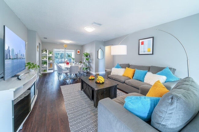 Building Photo - 2101 N 52nd Ave