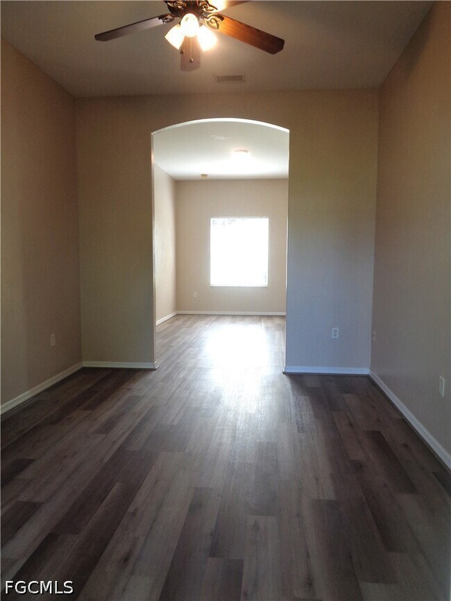 Building Photo - 2463 Nature Pointe Loop