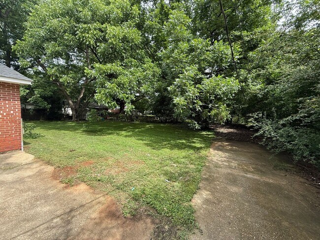 Building Photo - **4 Bed 2 Bath located in Morningview **Call (334-366-9198 for a self showing)