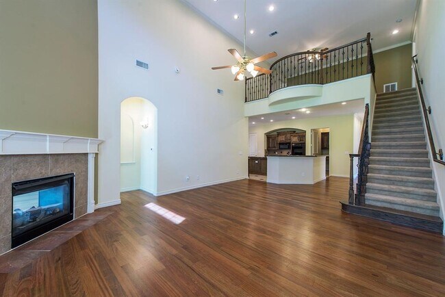 Building Photo - 15462 Mansion Woodland Dr