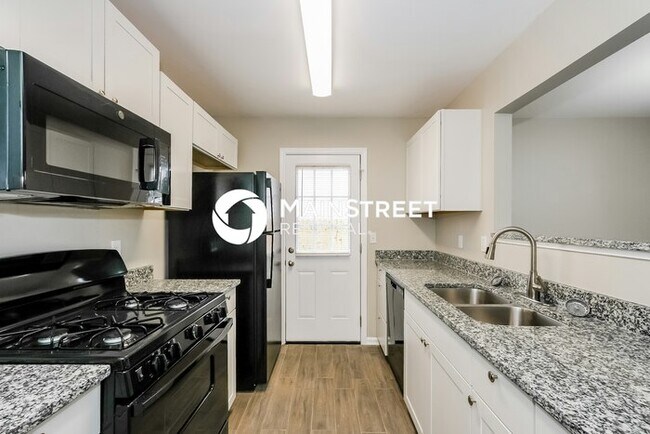 Building Photo - 3 Bedroom Pet-Friendly Home in Stockbridge, GA with Main Street Renewal