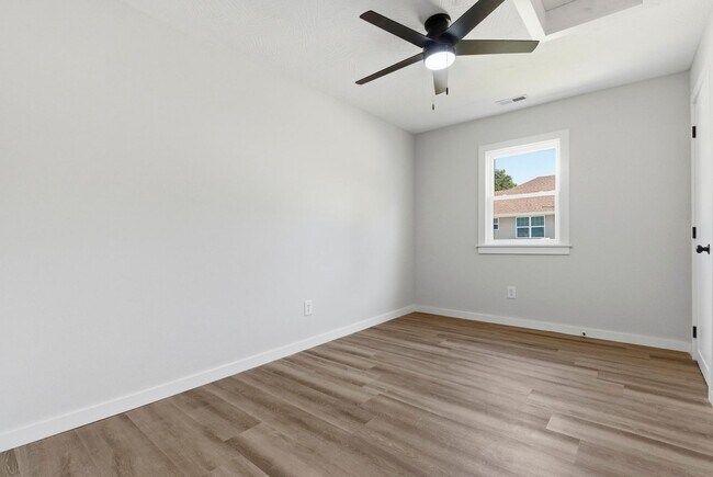 Building Photo - 3 bed 2 bath rental home