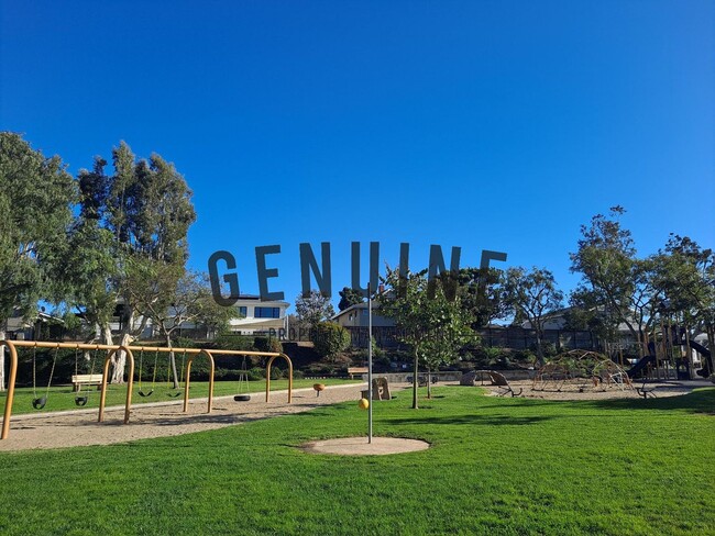 Building Photo - Beautiful Two-Level 5Bd 3.5Ba Home in Newport Beach