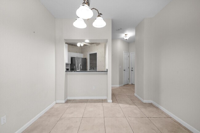 Building Photo - 2221 Vista Cove Rd