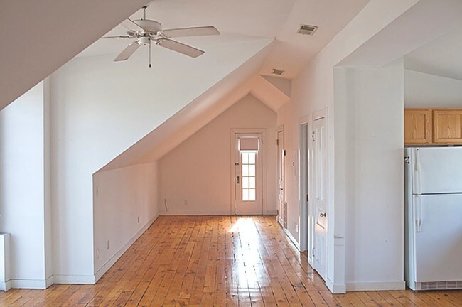 Interior Photo - 2139 W North Ave