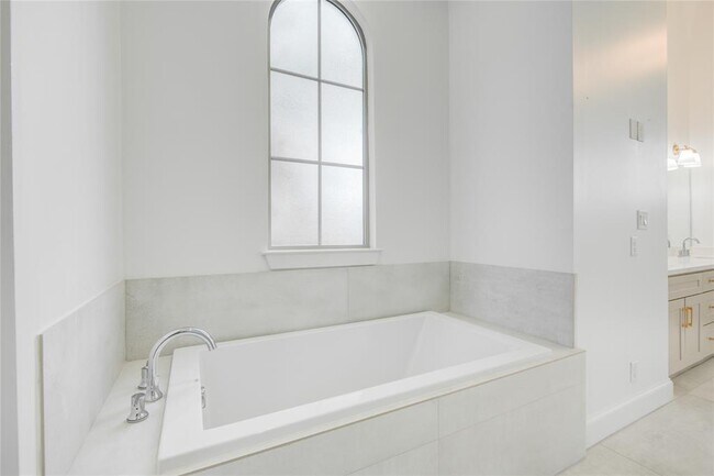 Building Photo - 5002 Eigel St