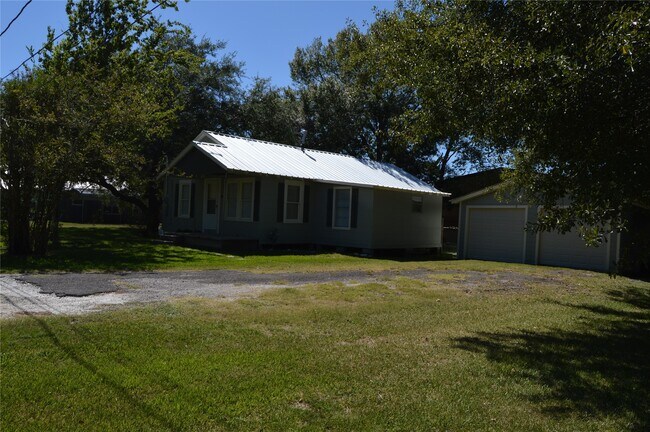 Building Photo - 110 Cedar St