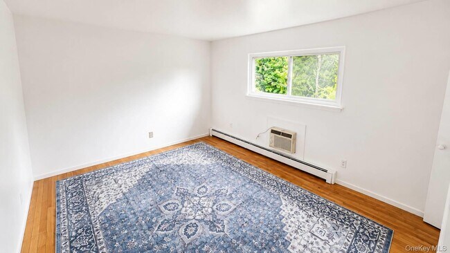 Building Photo - 5 Fishkill Glen Dr