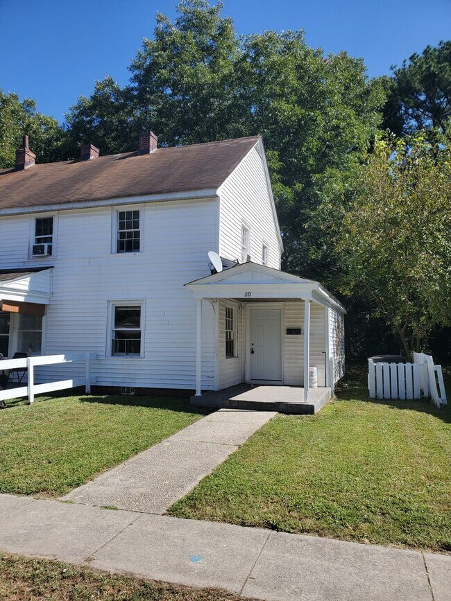 Primary Photo - 20-20 Farragut St