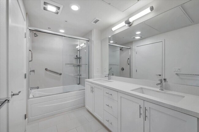 Building Photo - 657 Walnut St