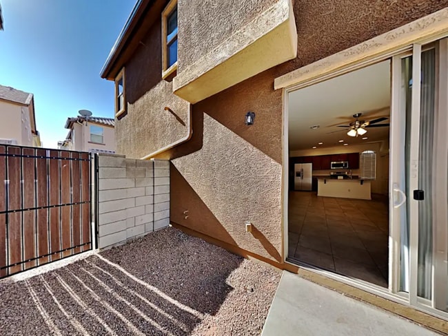 Building Photo - 1373 S Ponderosa Dr