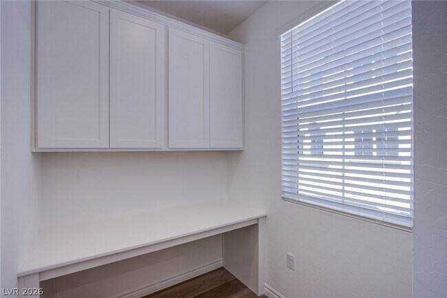 Building Photo - 2555 Hampton Rd