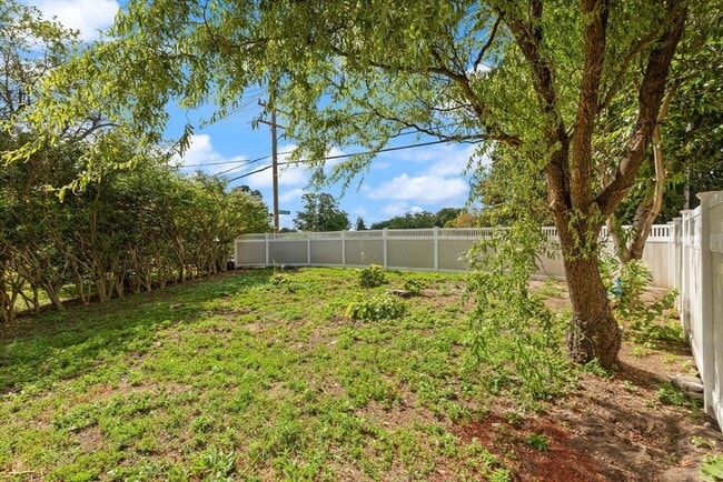 Building Photo - 129 Maple Ave