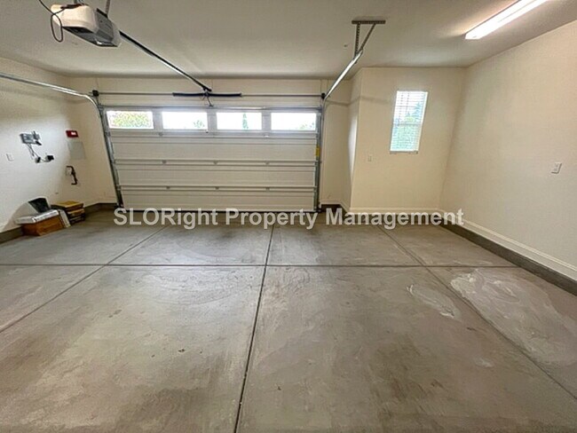 Building Photo - AVAILABLE AUGUST - Spacious Nipomo Home - 2 Bed + spacious den / 2 Bath