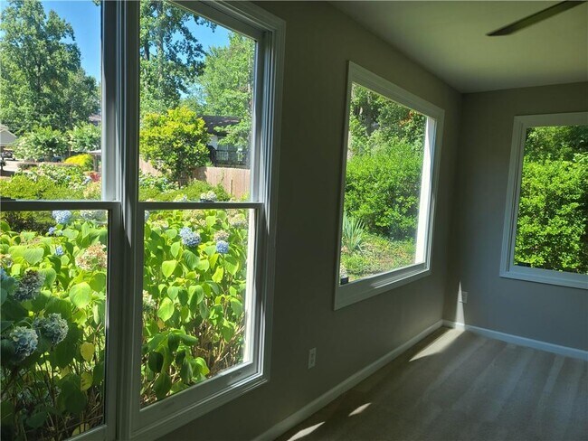 Building Photo - 2520 Riverglenn Cir