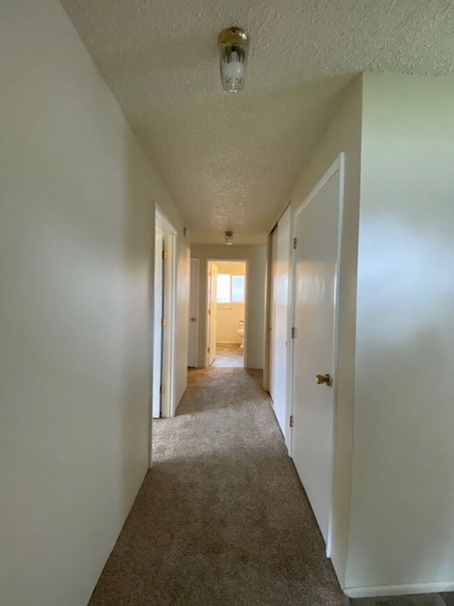 Building Photo - Must See Lebanon Home!